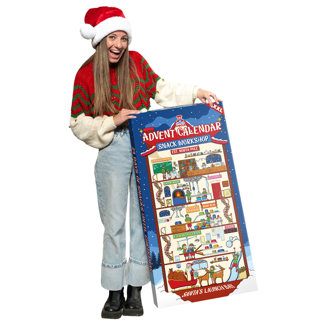 Martina con affianco Calendario dell'Avvento XXL