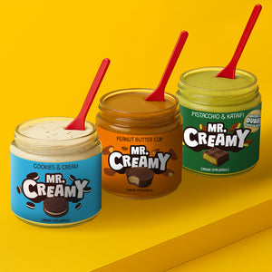 3 confezioni, le più vendute, di creme spalmabili da 200g Mr Creamy: vasetti aperti con cucchiaio dentro al gusto di pistacchio e kataifi, cookies and cream e peanut butter cup