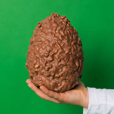 American Uncle Choco & Peanuts Easter Egg, Milchschokoladenei überzogen mit gerösteten gesalzenen Erdnüssen 600g