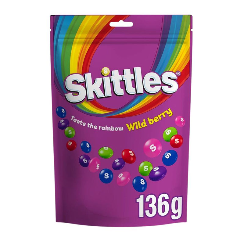 Confezione da 136g, caramelle gommose al gusto di frutti di bosco Skittles.