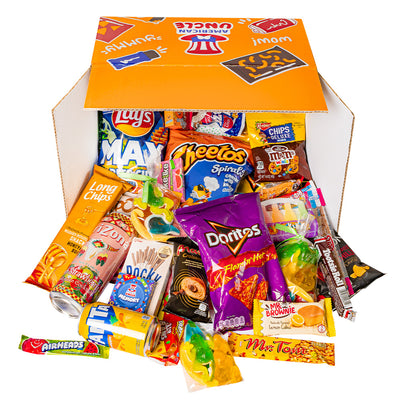 Snack box mit mindestens 45 internationalen Produkten: Süßes, Herzhaftes und Getränke