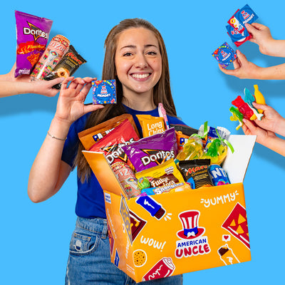 Snack Box mit mindestens 30 internationalen Produkten: Süßes, Herzhaftes und Getränke