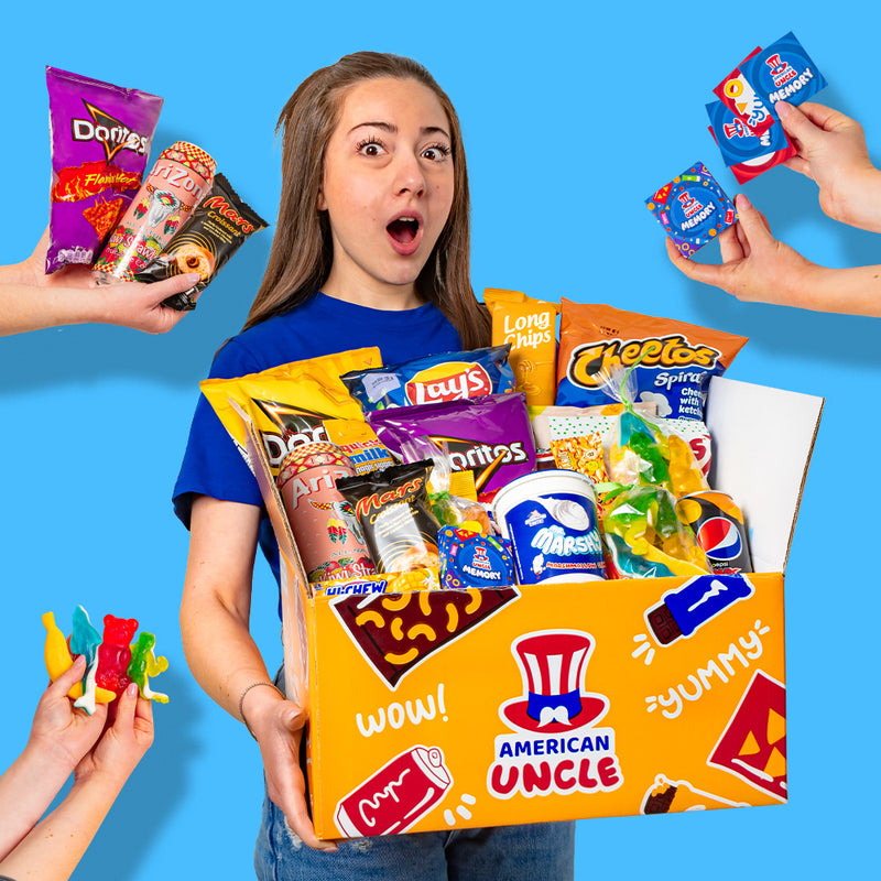 Snack box mit mindestens 45 internationalen Produkten: Süßes, Herzhaftes und Getränke