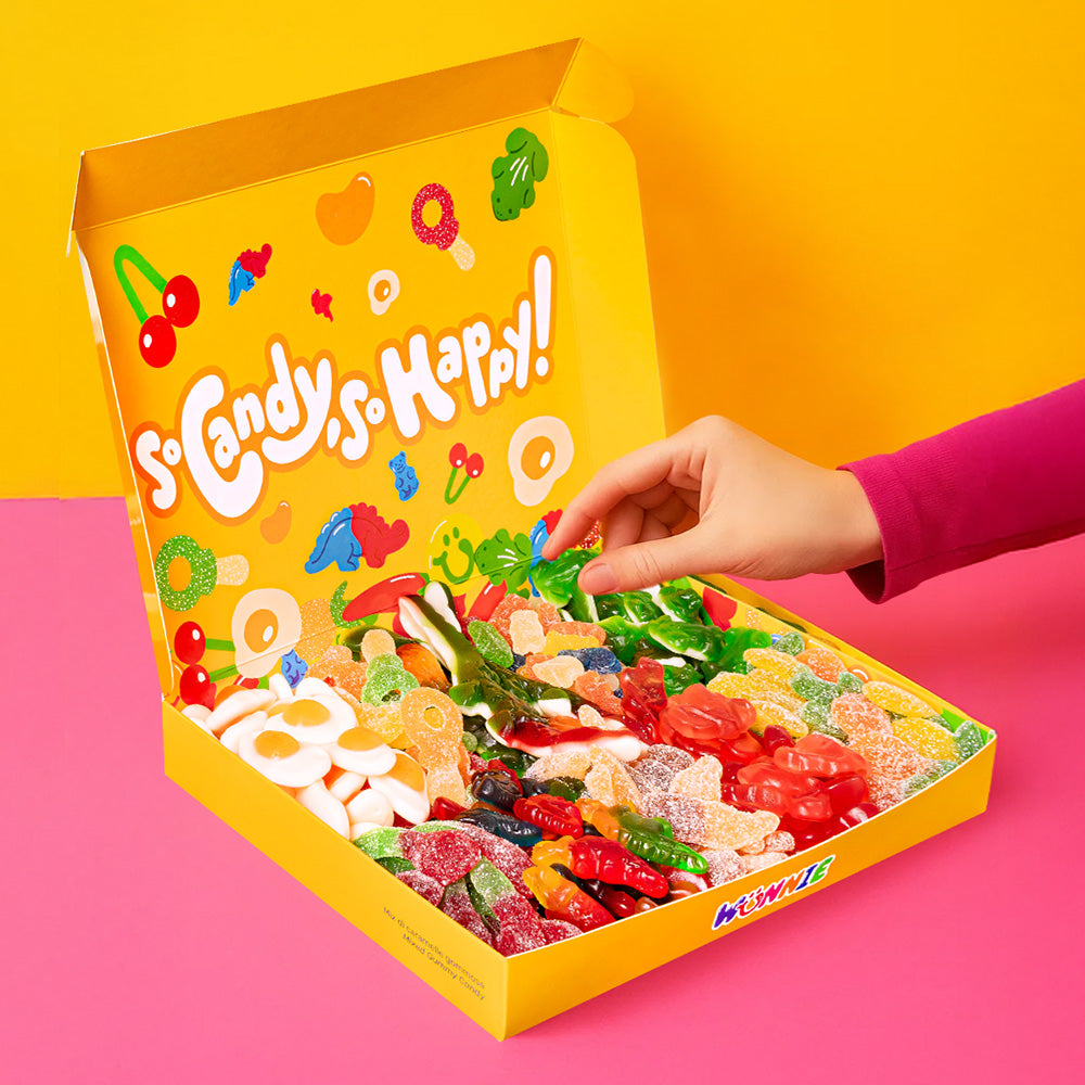 Wunnie Box aperta e laterale, di colore giallo con scritta "So candy, so happy" e piena di caramelle gommose