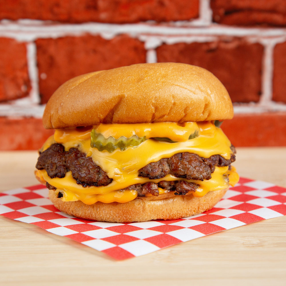 hamburger ripieno di carne e cheddar