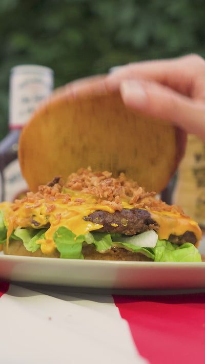 video di un hambuger smashato